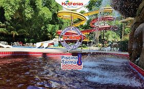 Golden Dolphin Express-com roupas de cama e banho, Piscinas 24h, próximo ao Water Park, Hotel Prive, Boulevard, Riviera - HotFérias